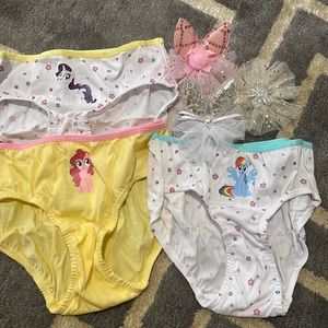 New never worn, 3 panties and 3 hair lips, new